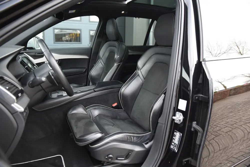 Volvo XC90 2.0 T8 Twin Engine AWD R-Design Pano uit 2019, foto 4