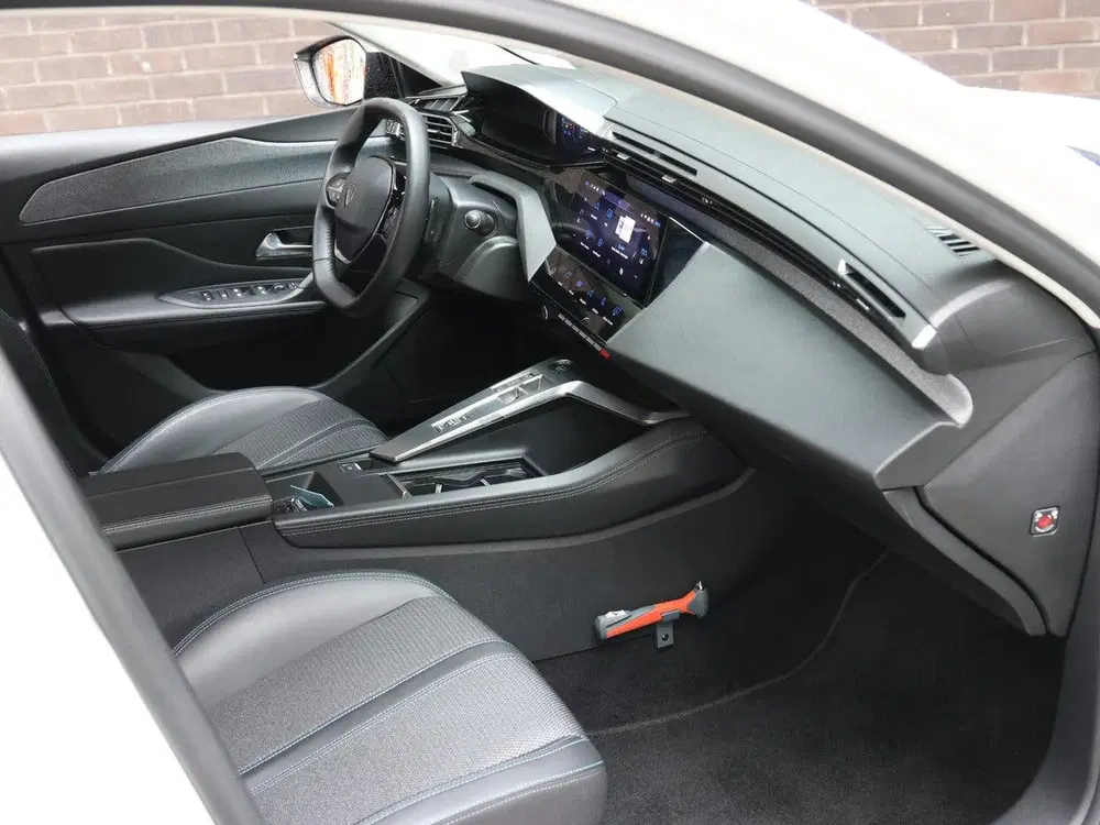 Peugeot 308 Allure Pack Business 180pk HYbrid uit 2022, foto 10