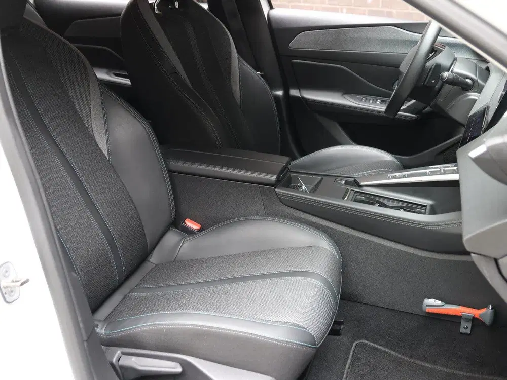 Peugeot 308 Allure Pack Business 180pk HYbrid uit 2022, foto 11
