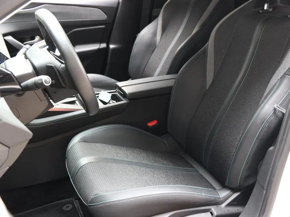 Peugeot 308 Allure Pack Business 180pk HYbrid uit 2022, foto 13