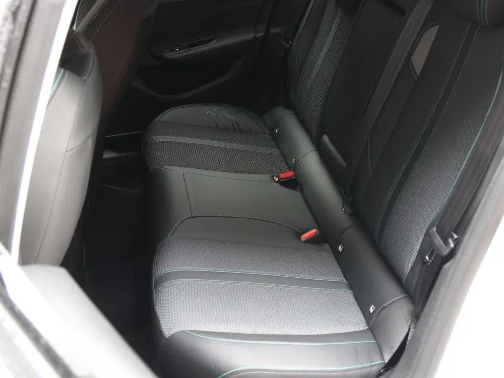 Peugeot 308 Allure Pack Business 180pk HYbrid uit 2022, foto 17