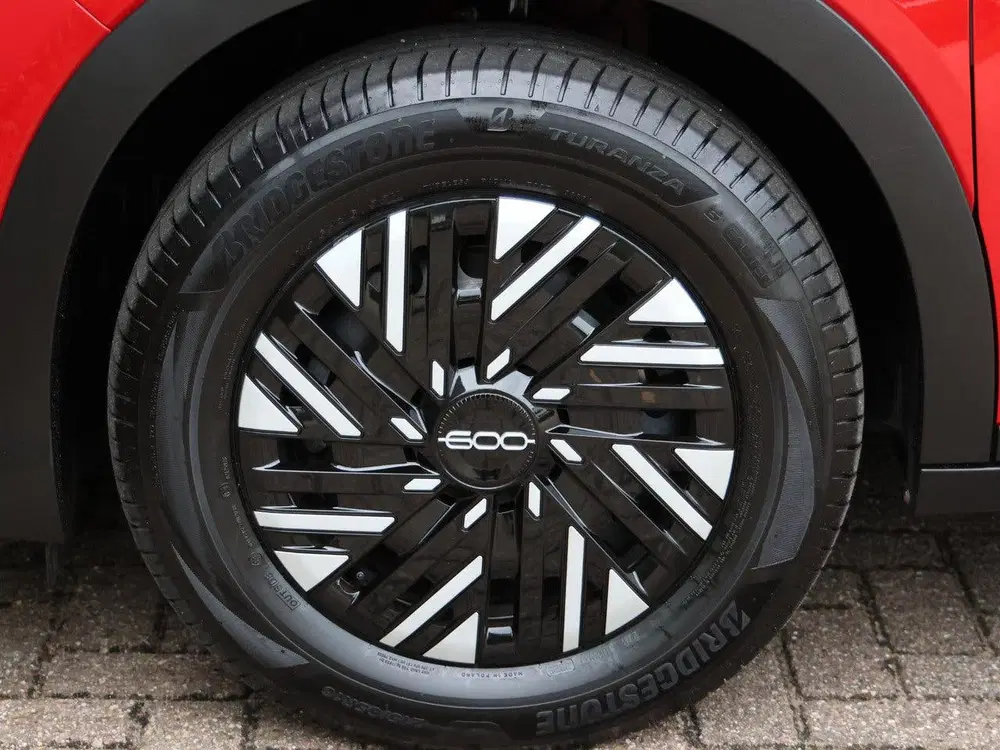 Fiat 600e RED 54 kWh uit 2024, foto 8