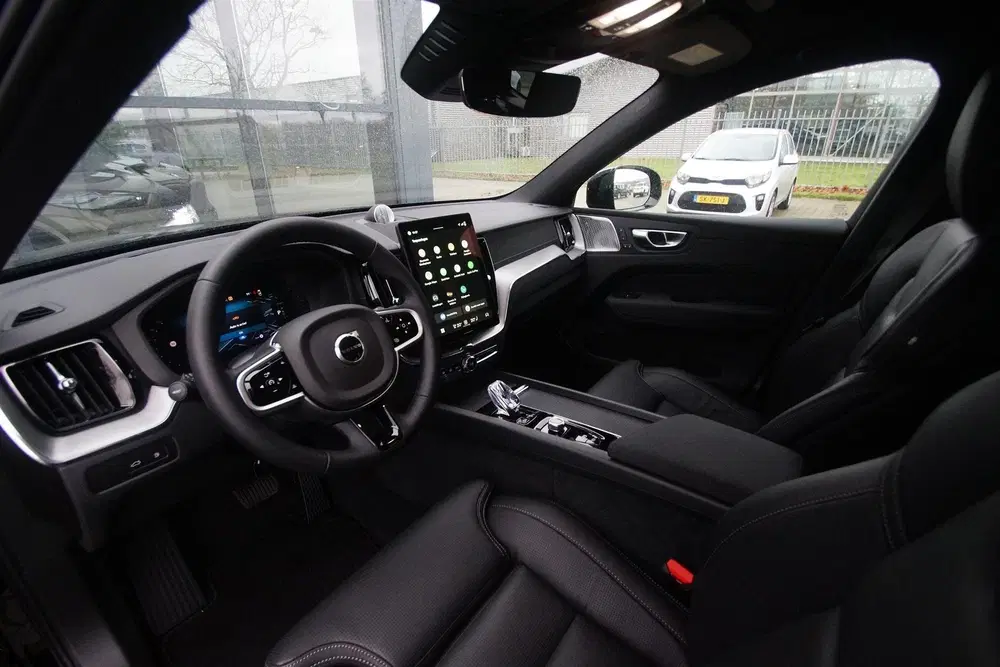 Volvo XC60 T6-AWD Black-Ultra uit 2025, foto 4