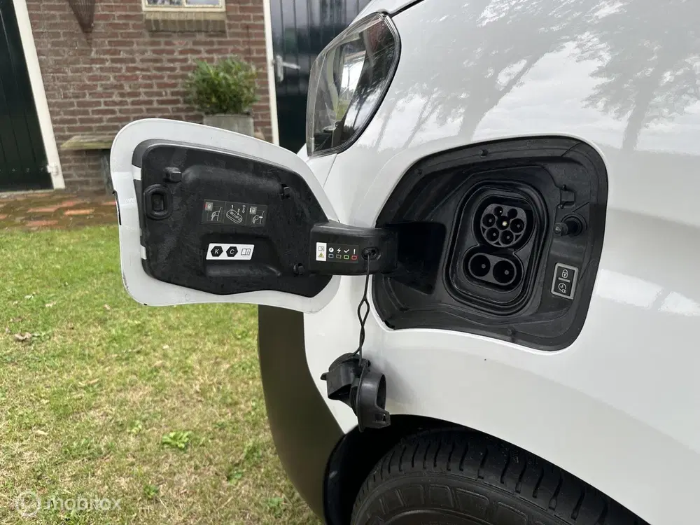 Peugeot Expert EV L2 75 kWh Premium uit 2023, foto 3