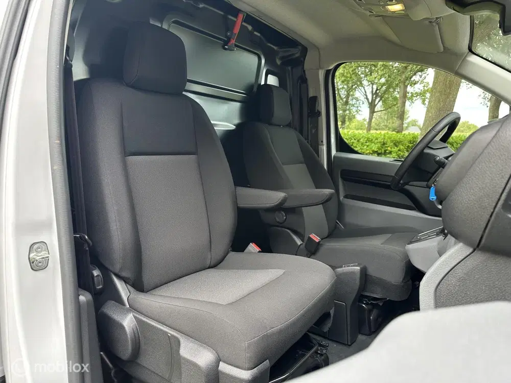 Peugeot Expert EV L2 75 kWh Premium uit 2023, foto 7