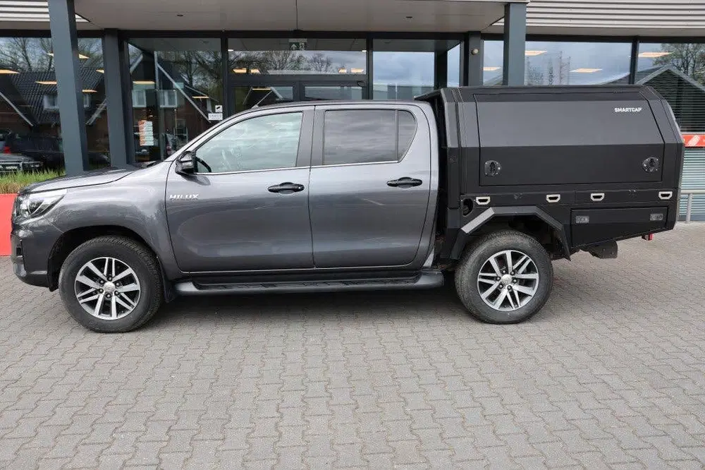 Toyota Hilux 2.4 D-4D DUBBEL CABINE BE TREKKER LIMITED uit 2020, foto 2
