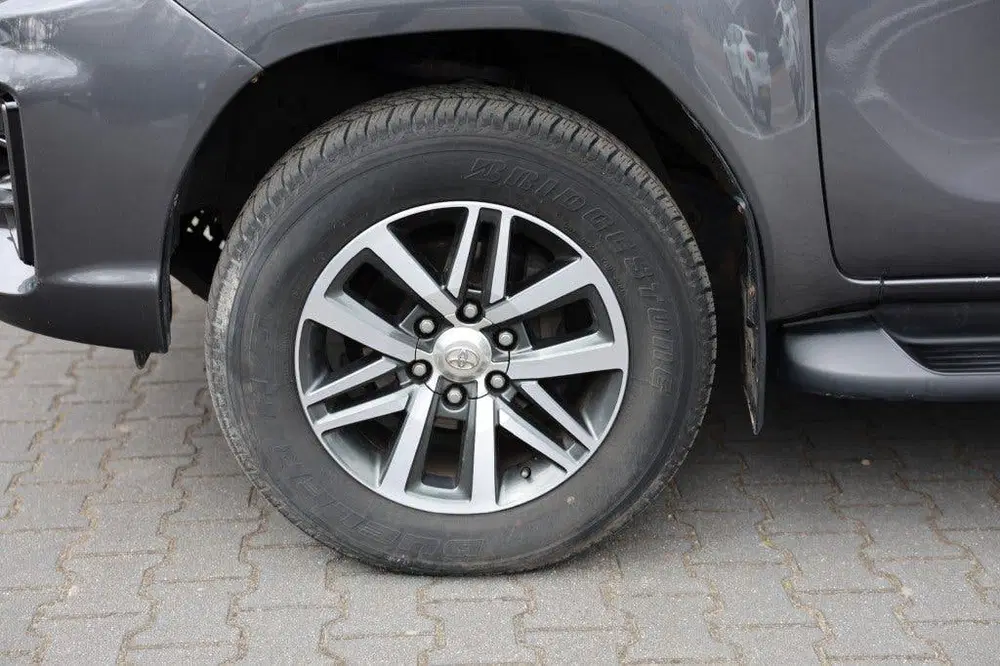 Toyota Hilux 2.4 D-4D DUBBEL CABINE BE TREKKER LIMITED uit 2020, foto 3
