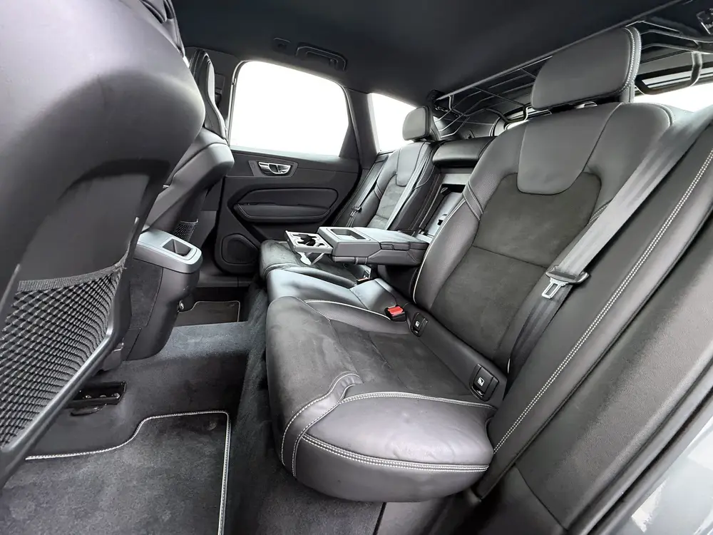 Volvo XC60 T5 251PK Autom Inscription R-design Trekhaak Navi uit 2019, foto 10