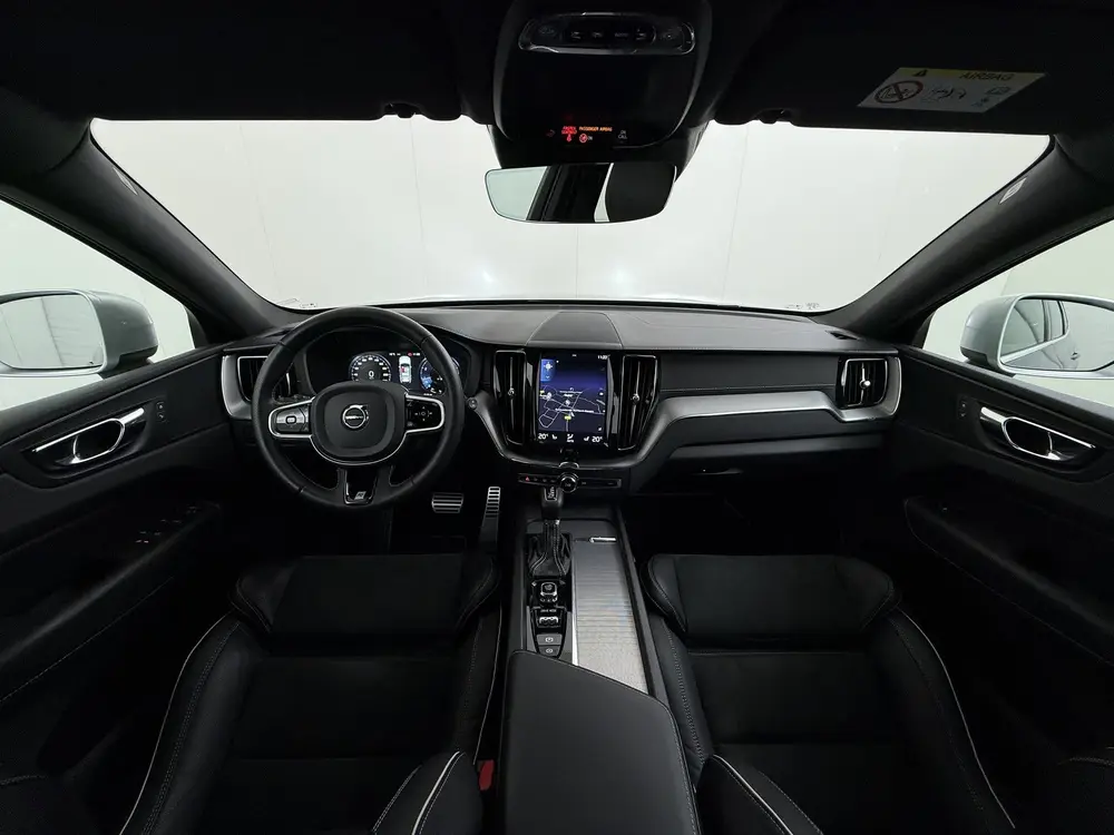 Volvo XC60 T5 251PK Autom Inscription R-design Trekhaak Navi uit 2019, foto 3
