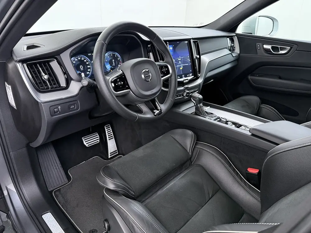 Volvo XC60 T5 251PK Autom Inscription R-design Trekhaak Navi uit 2019, foto 8