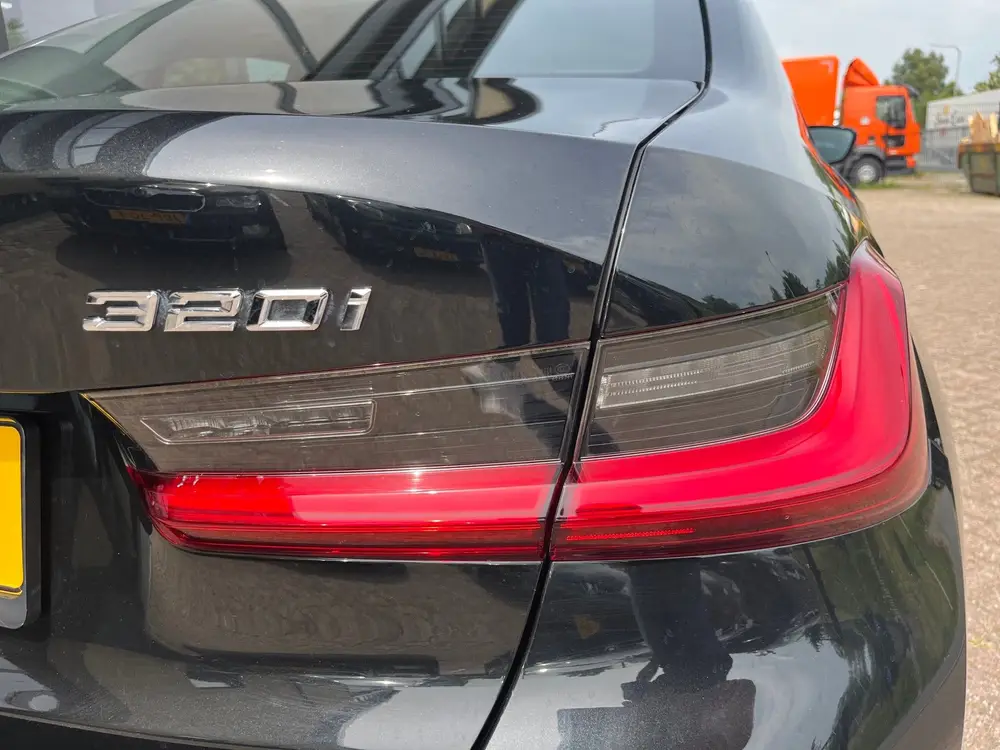 BMW 3-serie 320i High Executive Automaat Dealer Onderh uit 2019, foto 11