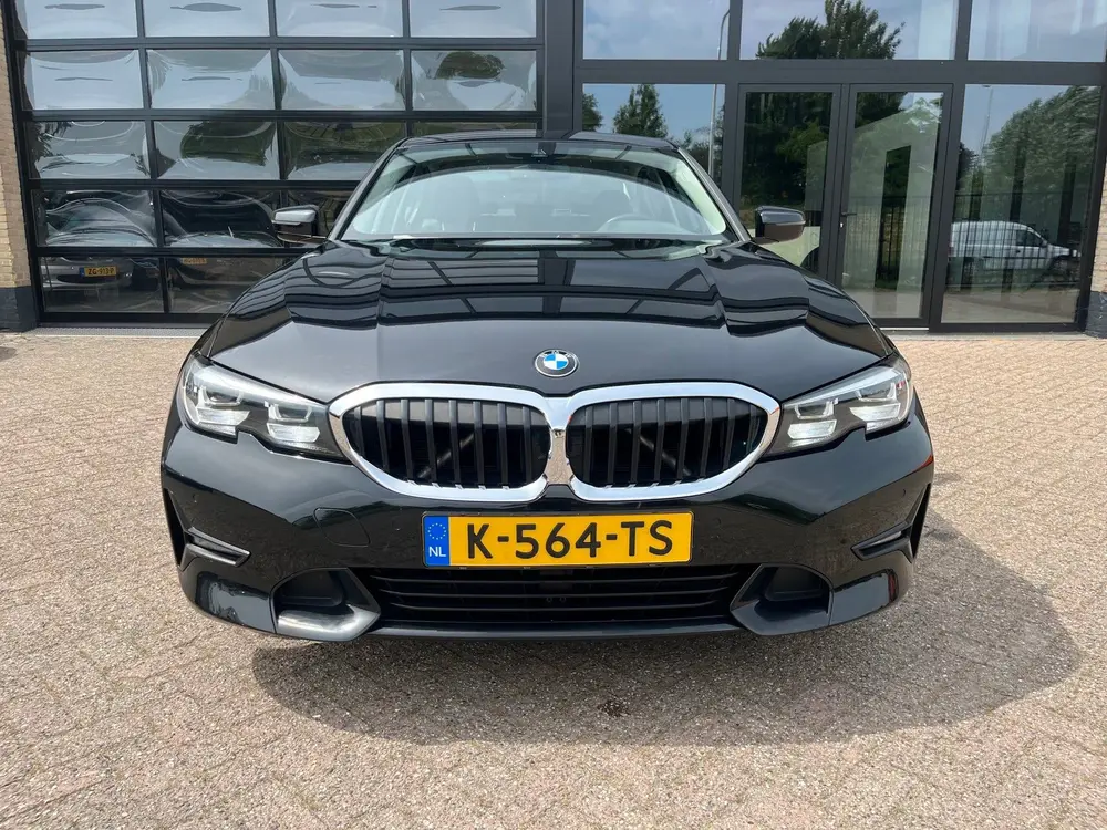 BMW 3-serie 320i High Executive Automaat Dealer Onderh uit 2019, foto 2