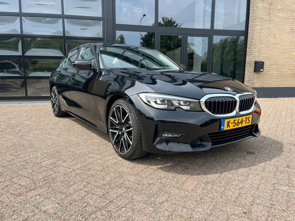 BMW 3-serie 320i High Executive Automaat Dealer Onderh uit 2019, foto 4