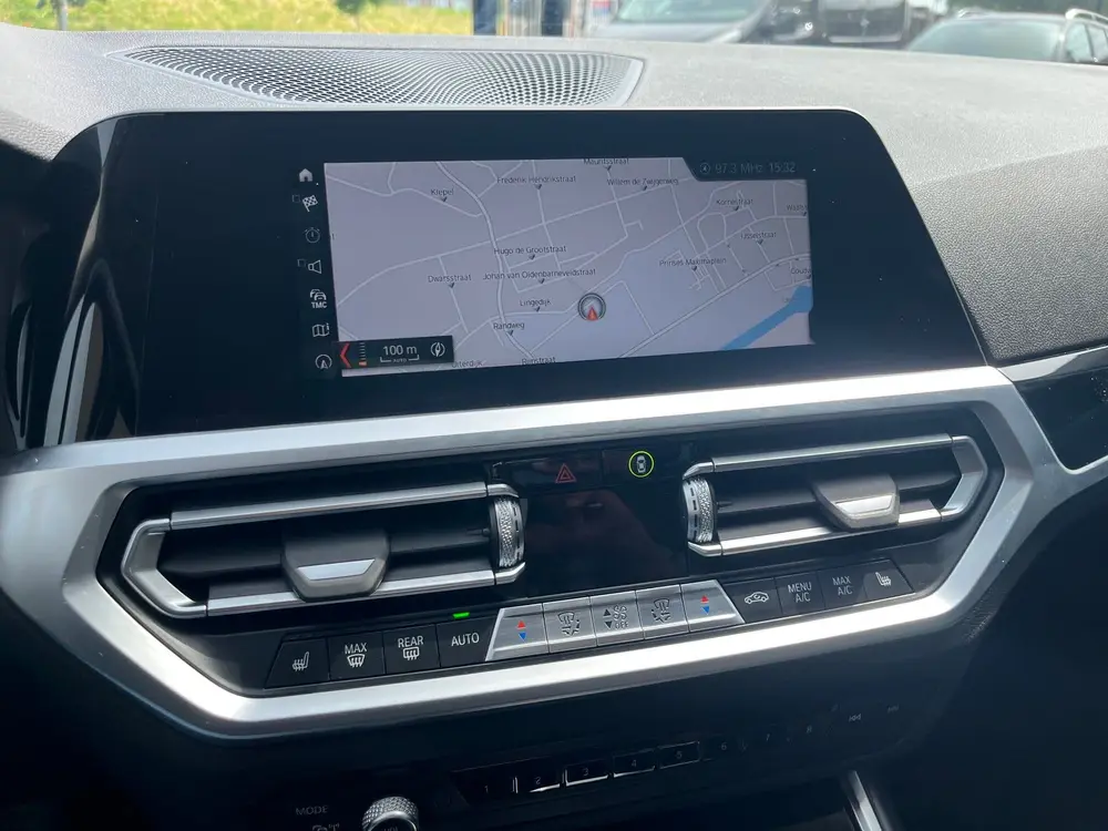 BMW 3-serie 320i High Executive Automaat Dealer Onderh uit 2019, foto 9