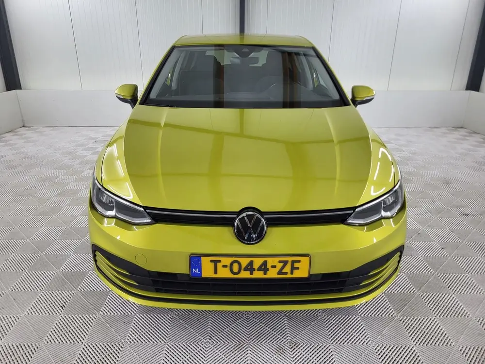 Volkswagen Golf 1.5 eTSI Life Business Automaat uit 2023, foto 2