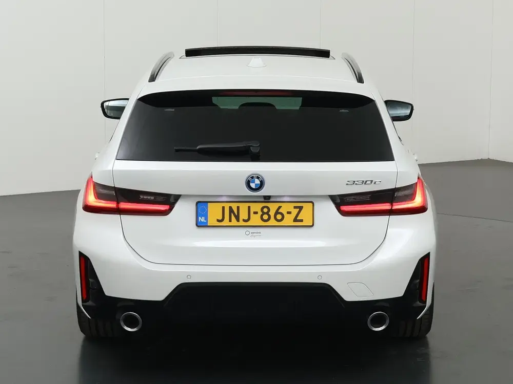 BMW 3-serie 330e M-Sport uit 2023, foto 4