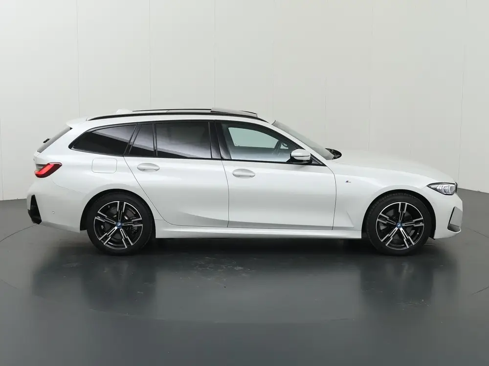 BMW 3-serie 330e M-Sport uit 2023, foto 6