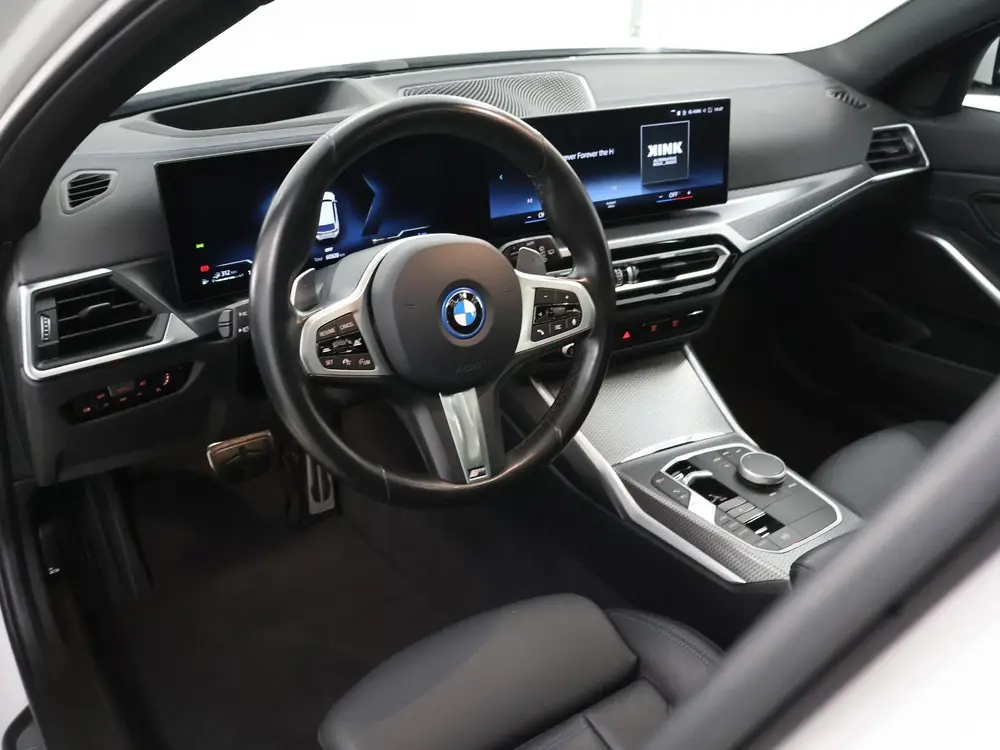 BMW 3-serie 330e M-Sport uit 2023, foto 8