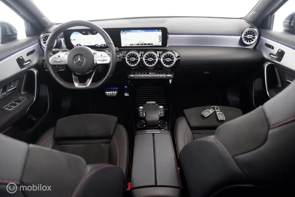 Mercedes-Benz A-Klasse 180 Automaat Business Solution AMG pano uit 2021, foto 11