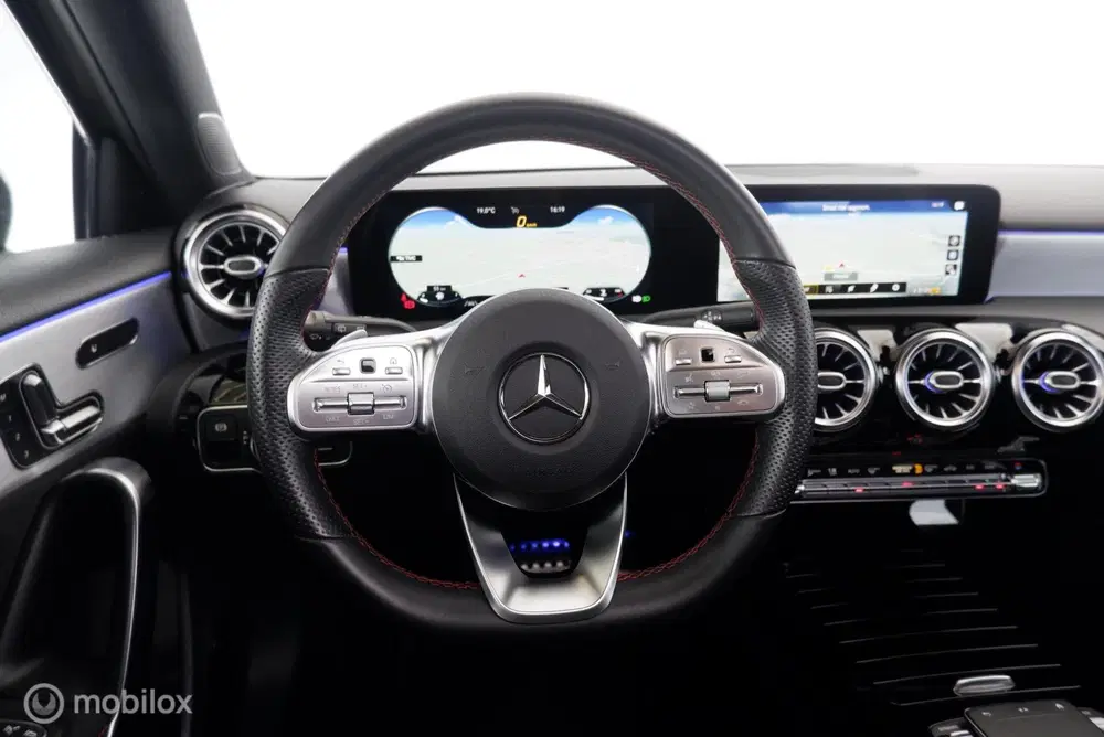 Mercedes-Benz A-Klasse 180 Automaat Business Solution AMG pano uit 2021, foto 13