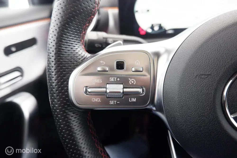 Mercedes-Benz A-Klasse 180 Automaat Business Solution AMG pano uit 2021, foto 14
