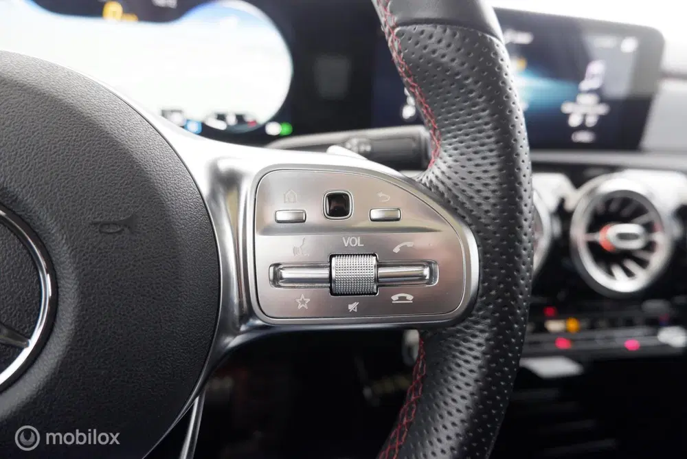 Mercedes-Benz A-Klasse 180 Automaat Business Solution AMG pano uit 2021, foto 15