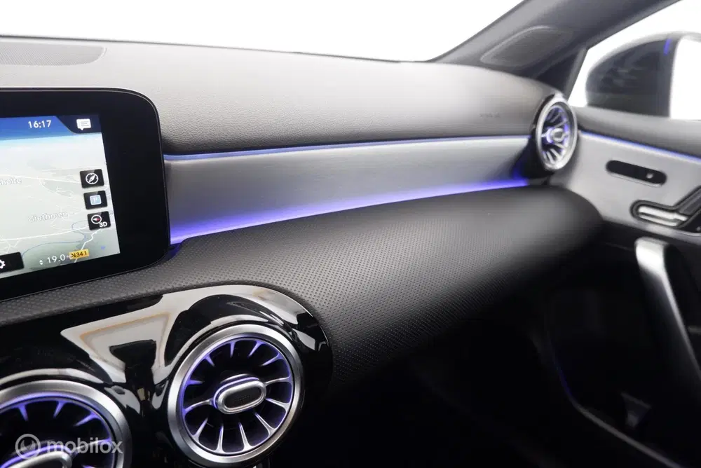 Mercedes-Benz A-Klasse 180 Automaat Business Solution AMG pano uit 2021, foto 16