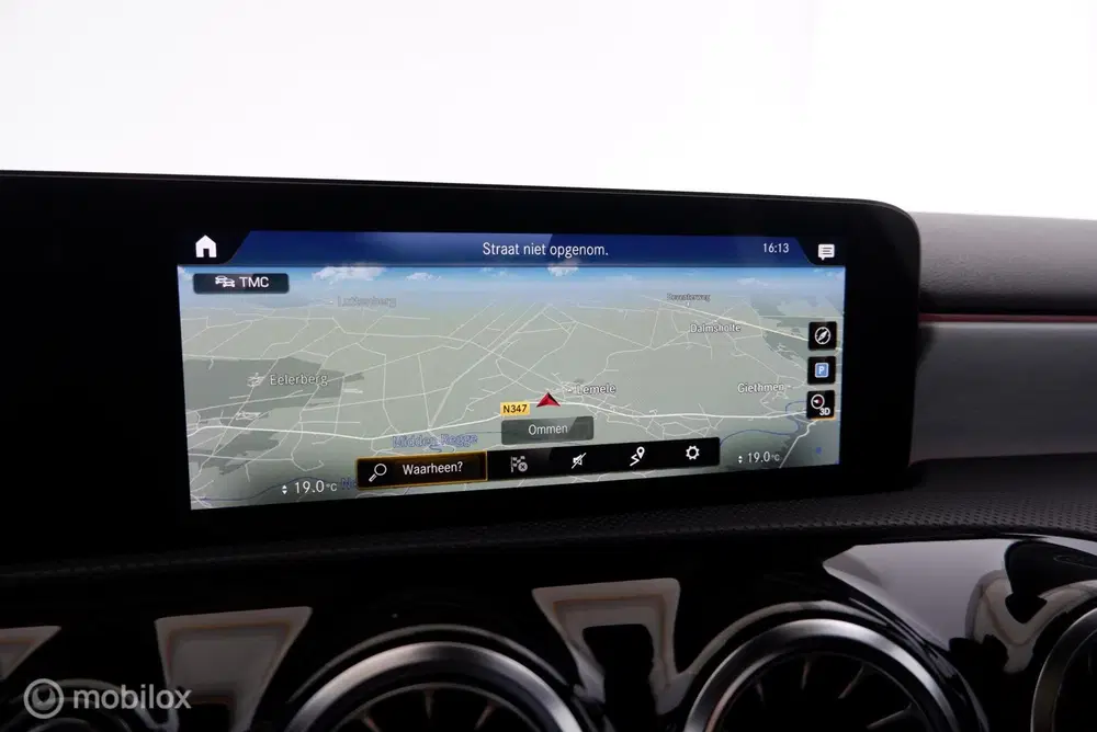 Mercedes-Benz A-Klasse 180 Automaat Business Solution AMG pano uit 2021, foto 17