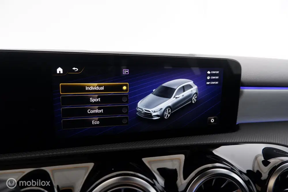 Mercedes-Benz A-Klasse 180 Automaat Business Solution AMG pano uit 2021, foto 20