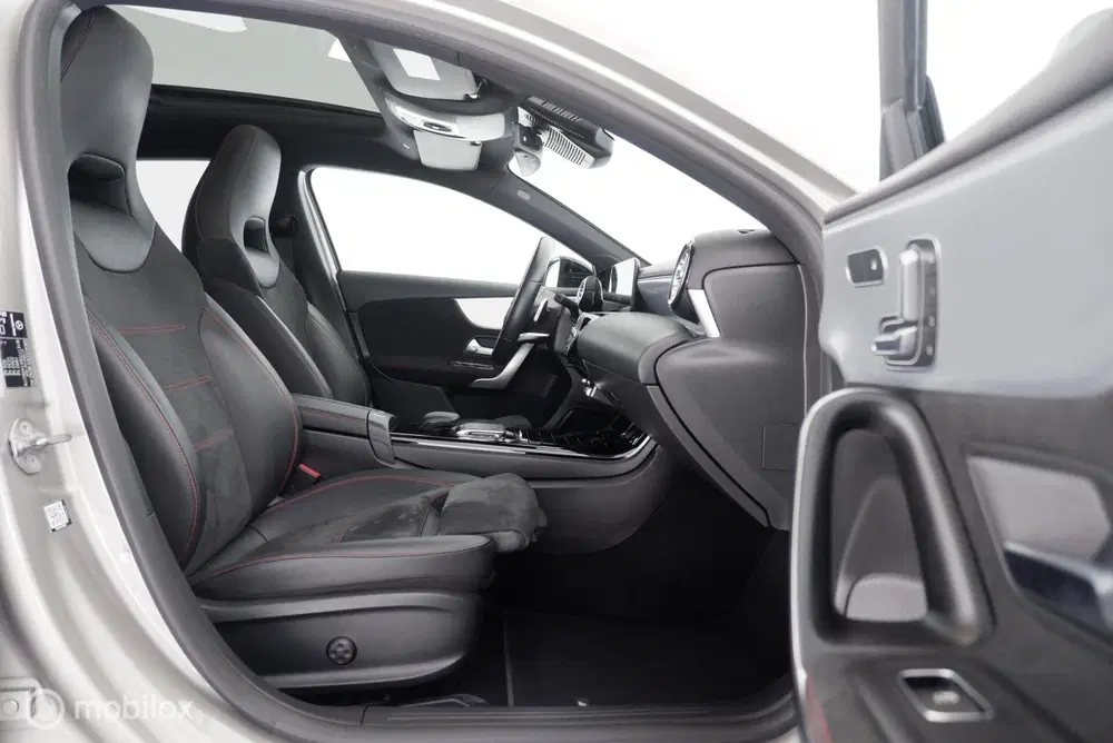 Mercedes-Benz A-Klasse 180 Automaat Business Solution AMG pano uit 2021, foto 9