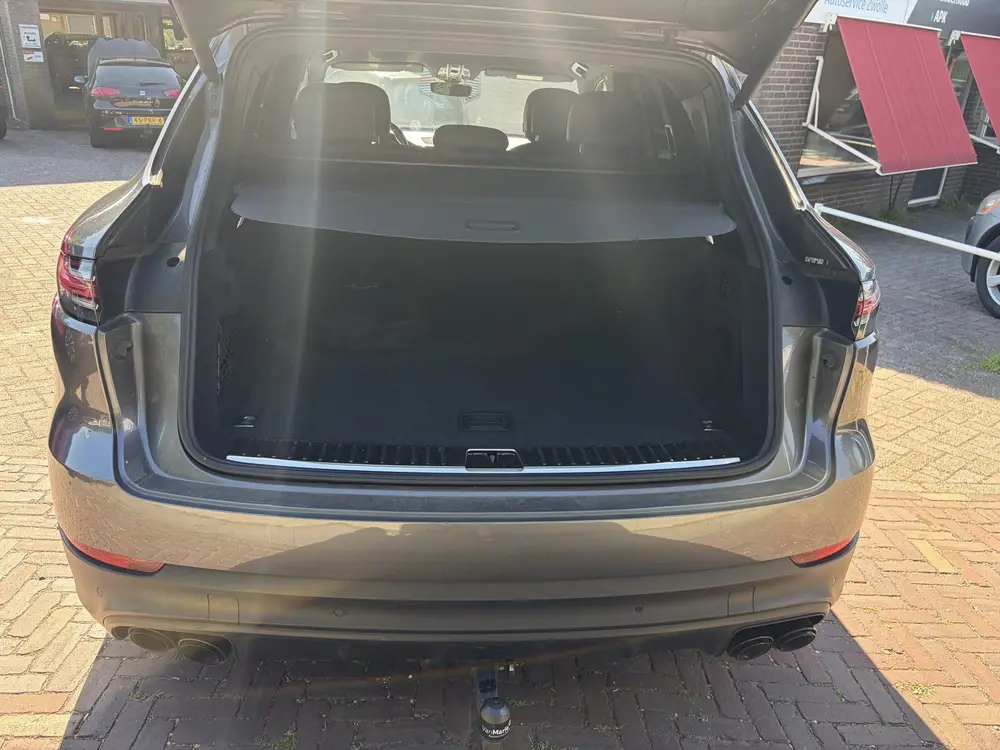 Porsche Cayenne 3.0 E-Hybrid TREKHAAK SPORTCHRONO 360CAM BOS uit 2020, foto 8