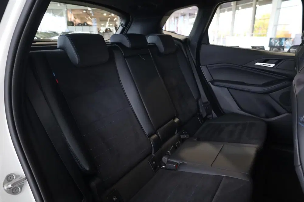 BMW 2-serie 220i uit 2025, foto 10