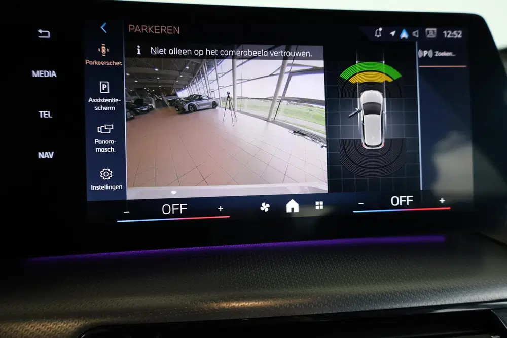 BMW 2-serie 220i uit 2025, foto 14
