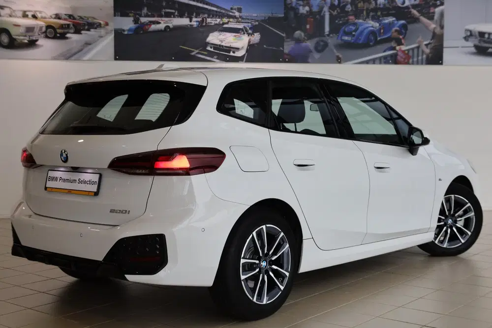 BMW 2-serie 220i uit 2025, foto 2