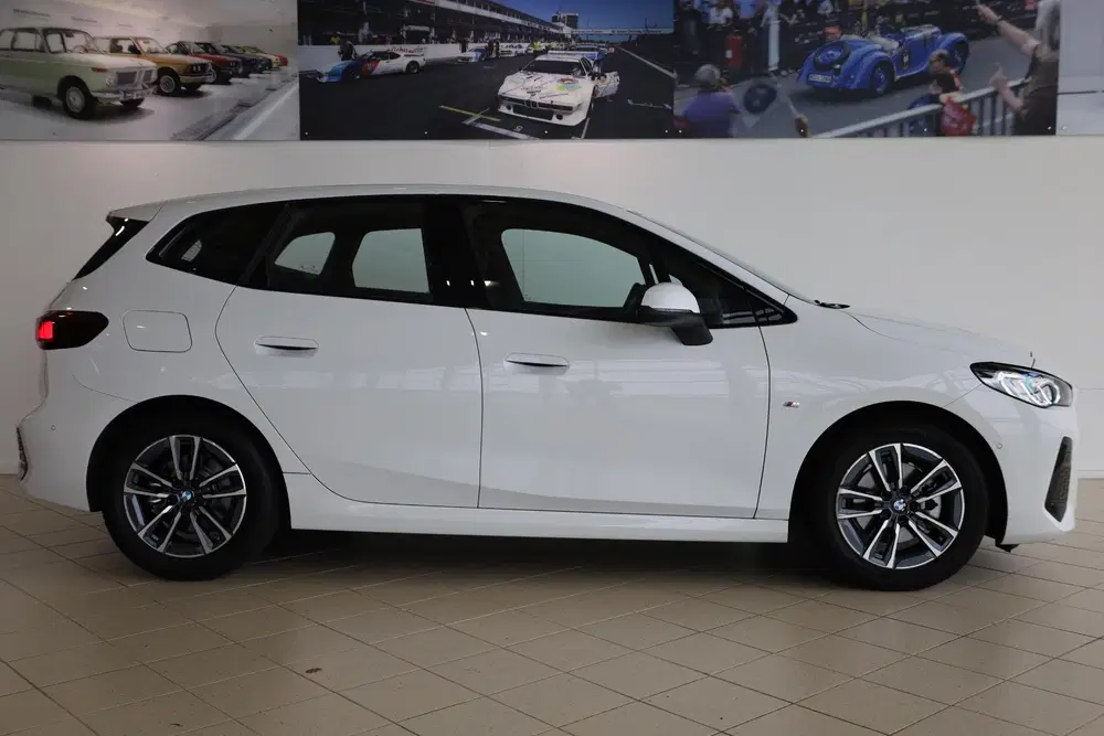 BMW 2-serie 220i uit 2025, foto 3
