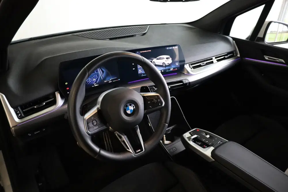 BMW 2-serie 220i uit 2025, foto 8