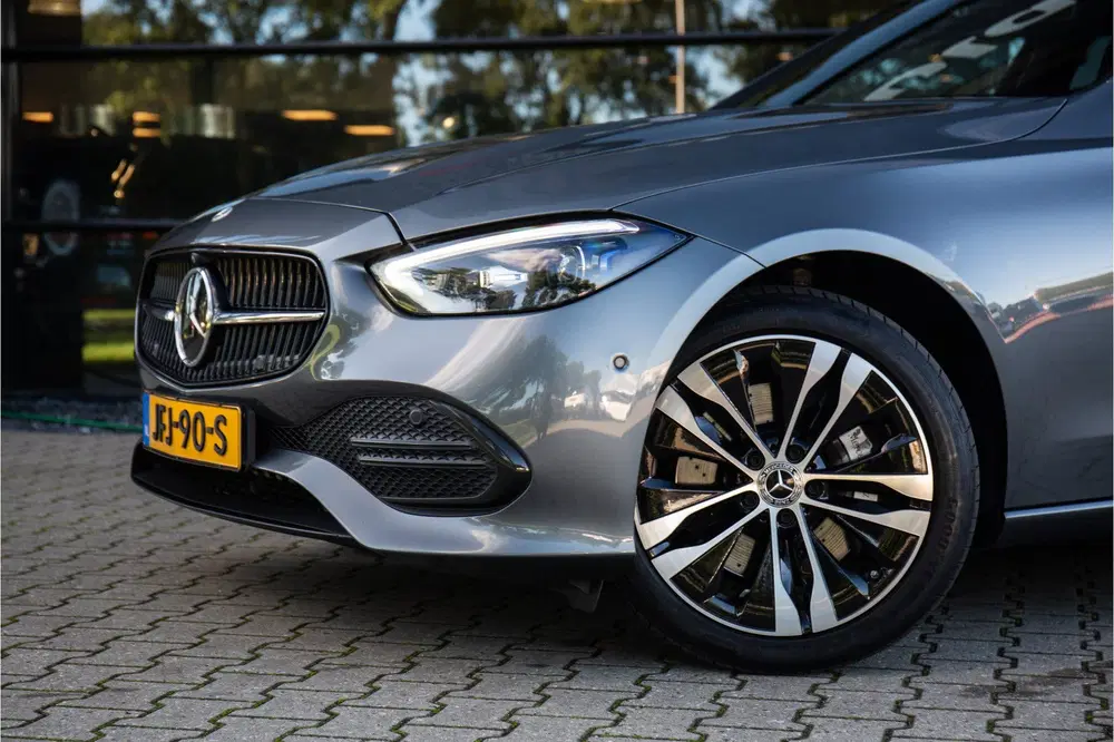 Mercedes-Benz C-Klasse 300e Luxury Line uit 2023, foto 4