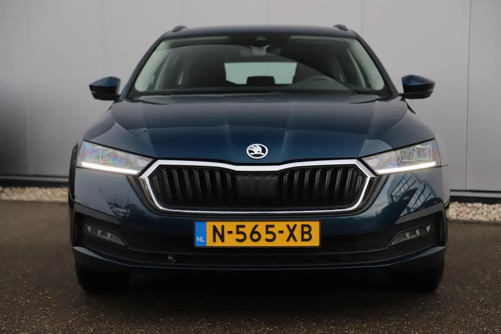 Skoda Octavia 1.0 e-TSI Ambition Automaat Virtual Cock uit 2022, foto 2