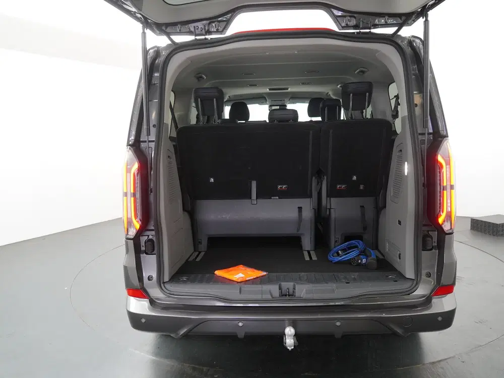 Ford Tourneo Custom 340 2.5 PHEV 233 pk L1 8 persoons uit 2025, foto 9
