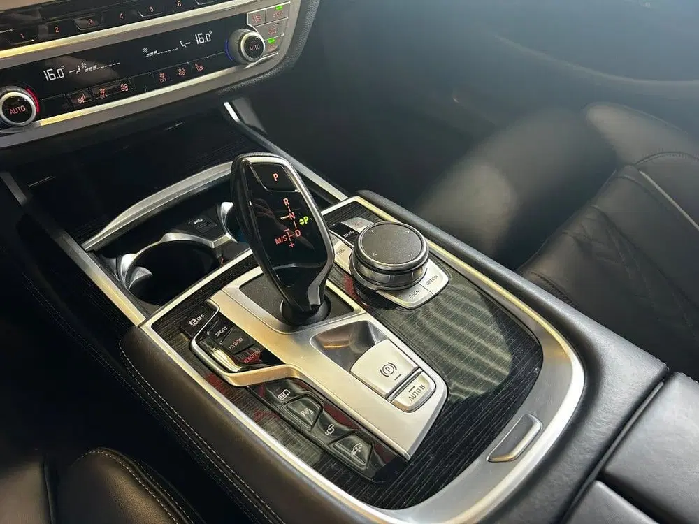 BMW 7-serie 7 Serie 745e High Executive uit 2020, foto 16
