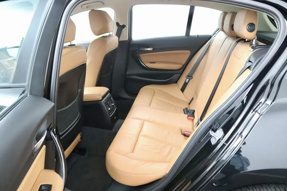 BMW 1-serie 118i uit 2019, foto 14