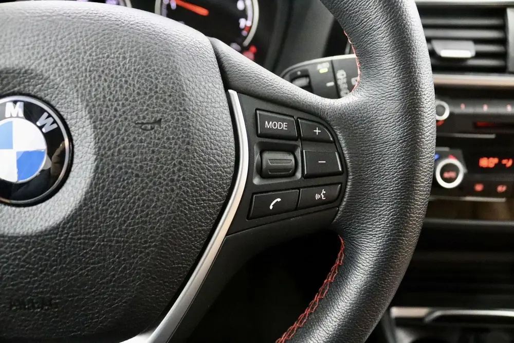 BMW 1-serie 118i uit 2019, foto 17