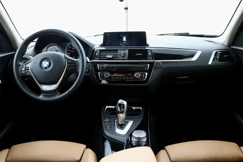 BMW 1-serie 118i uit 2019, foto 2