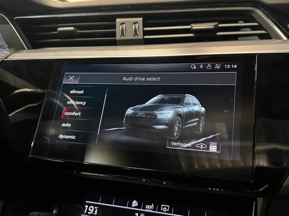 Audi e-tron 55 quattro advanced 95 kWh uit 2019, foto 18