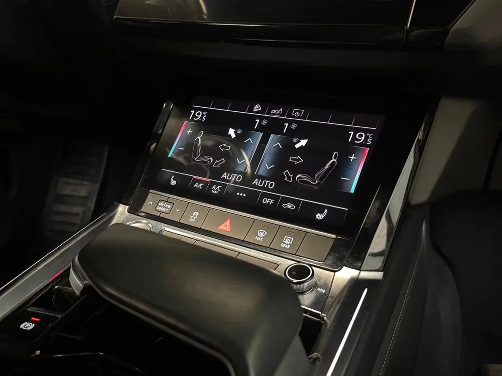 Audi e-tron 55 quattro advanced 95 kWh uit 2019, foto 19
