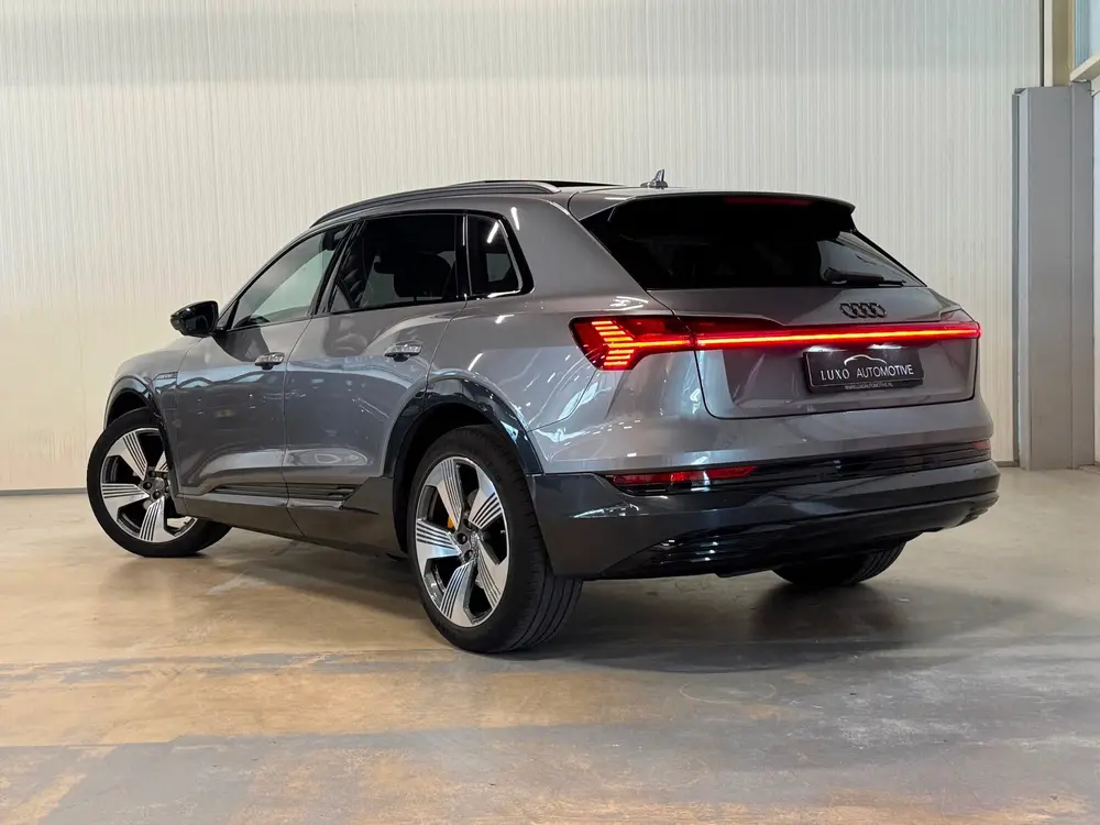 Audi e-tron 55 quattro advanced 95 kWh uit 2019, foto 2