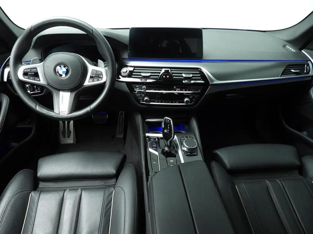 BMW 5-serie Sedan 530i uit 2021, foto 10