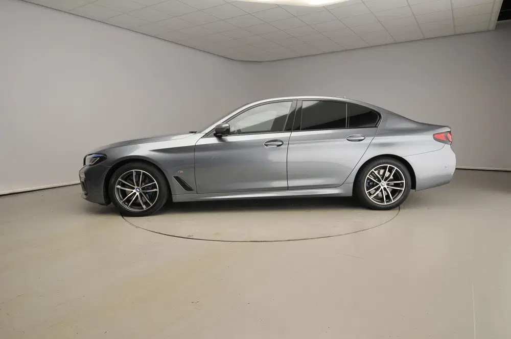 BMW 5-serie Sedan 530i uit 2021, foto 2