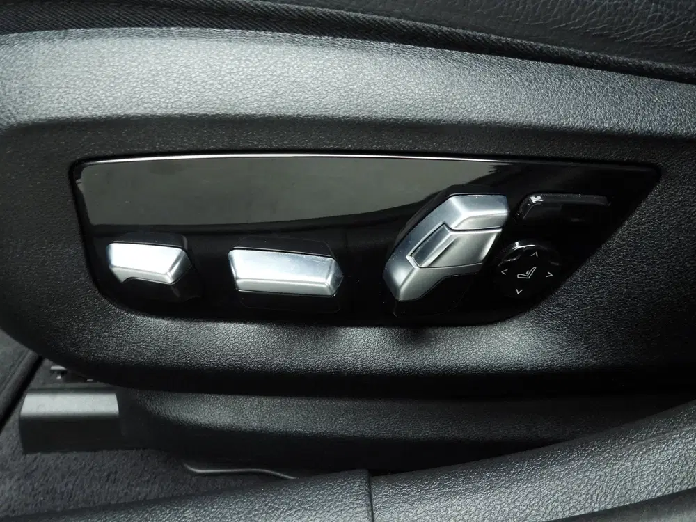 BMW 5-serie Sedan 530i uit 2021, foto 20