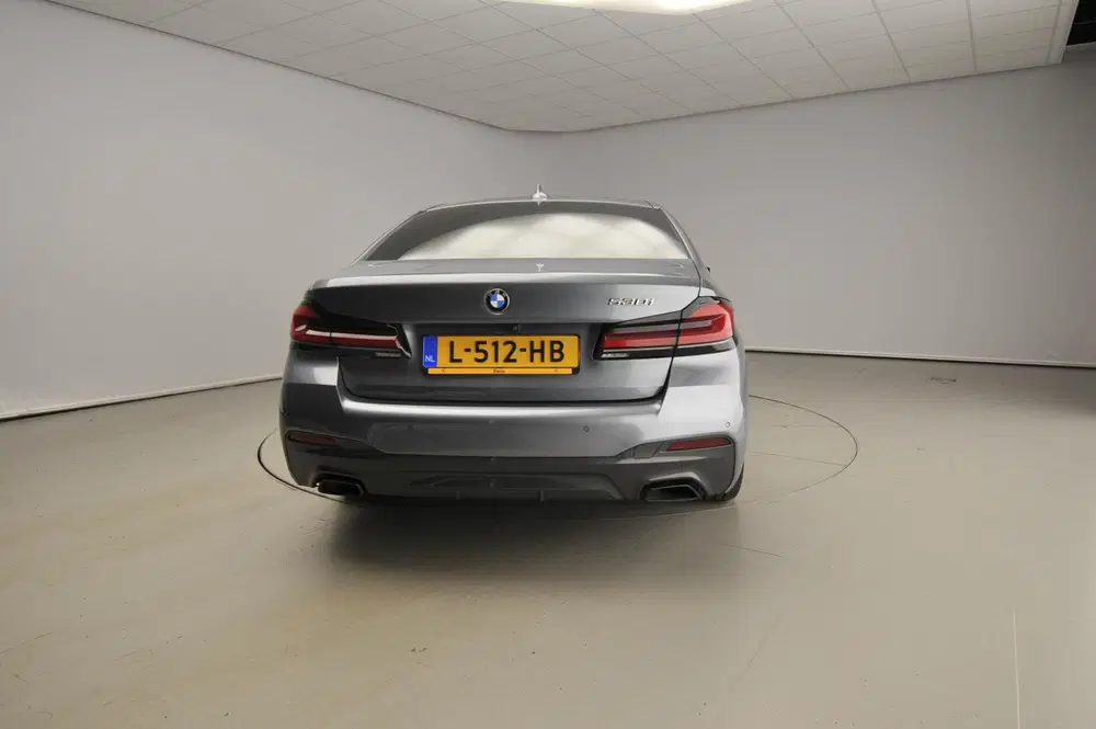 BMW 5-serie Sedan 530i uit 2021, foto 3